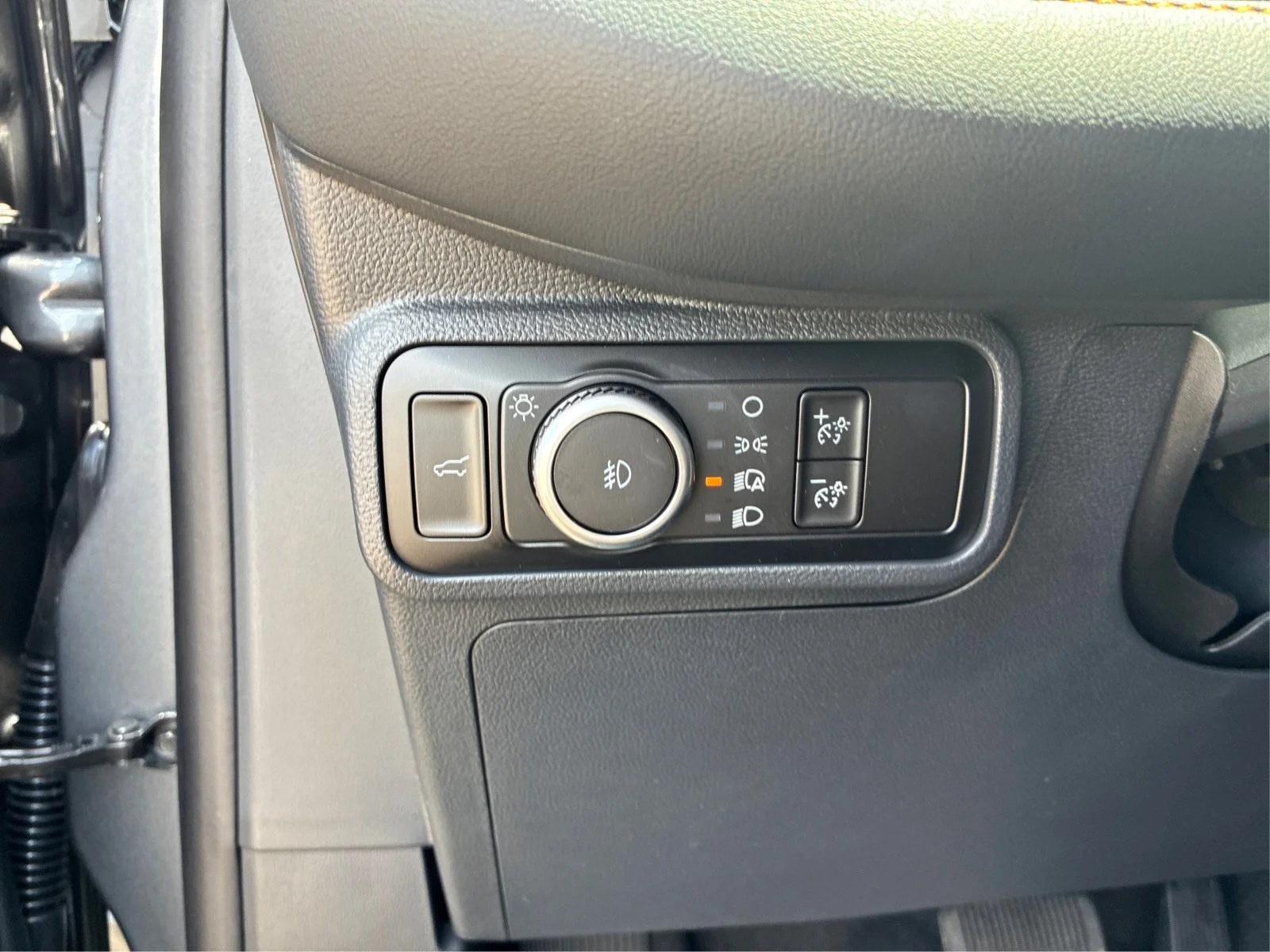 New 2026 Carbonized Gray Metallic Ford Tremor® image 17