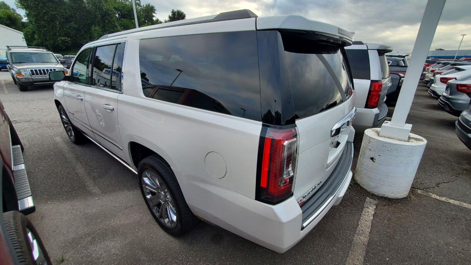 Used 2018 WHITE FROST TRICOAT GMC Denali image 9