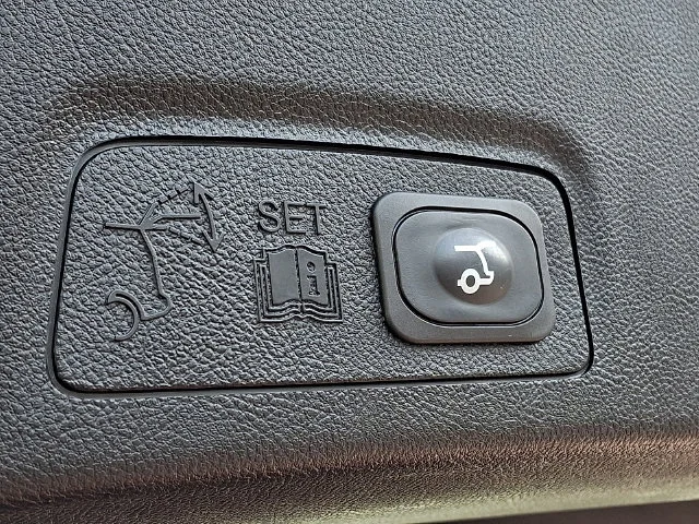 Used 2019 Red Lincoln Reserve image 30