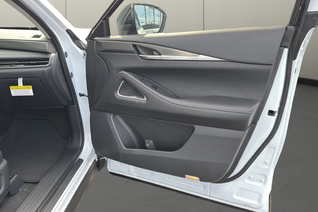 New 2027 RADIANT WHITE INFINITI Luxe FWD image 16