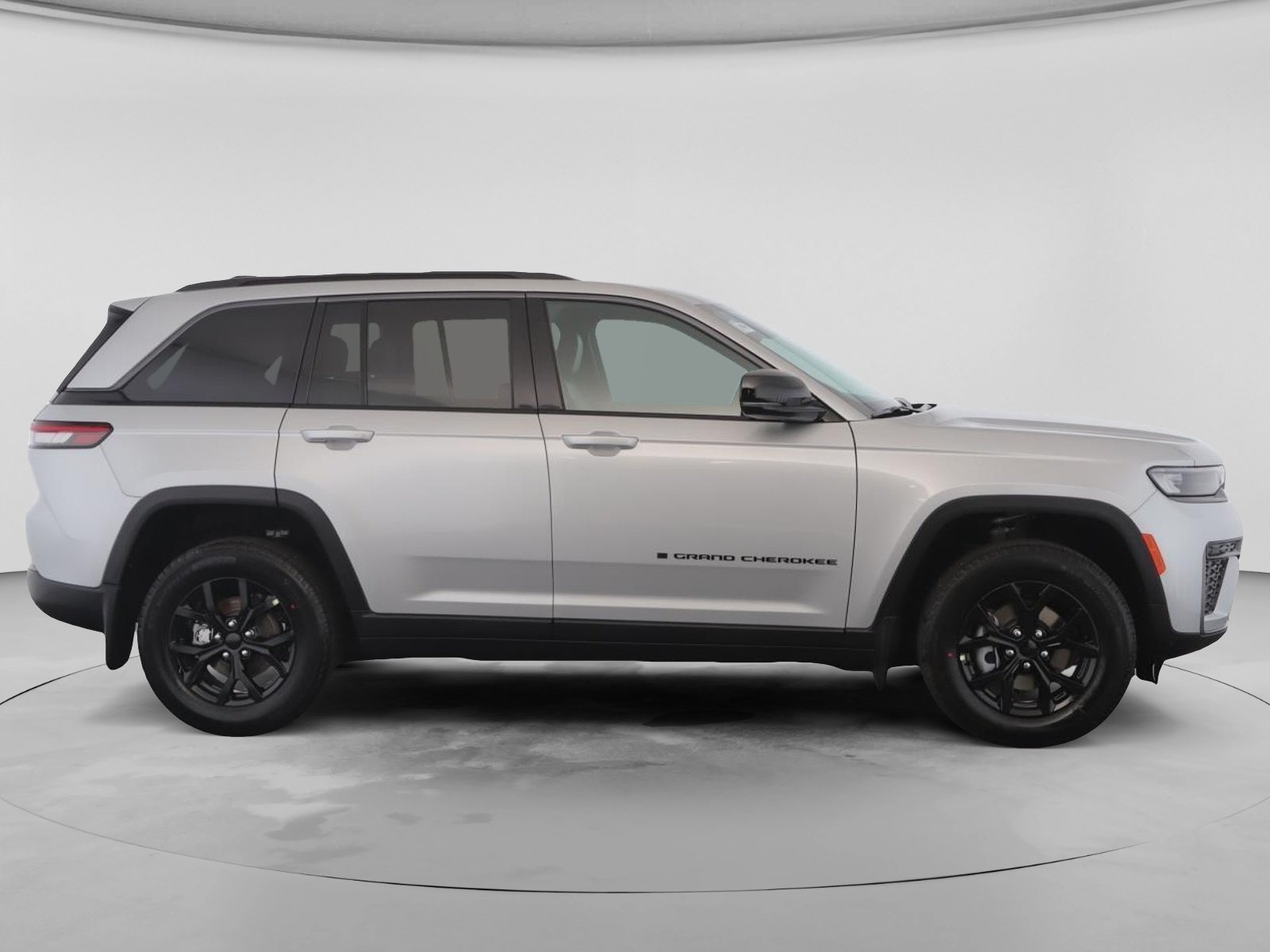 New 2026 Silver Zynith Exterior Paint Jeep Laredo Altitude 4x4 image 22