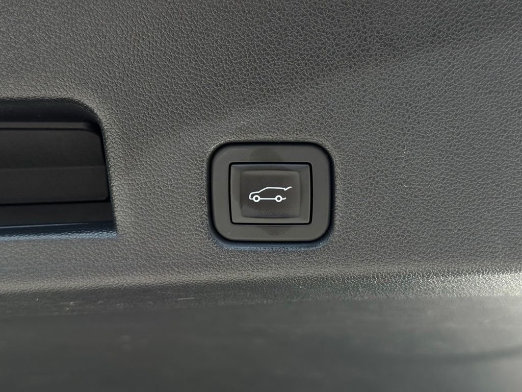Used 2025 White Buick Preferred image 17