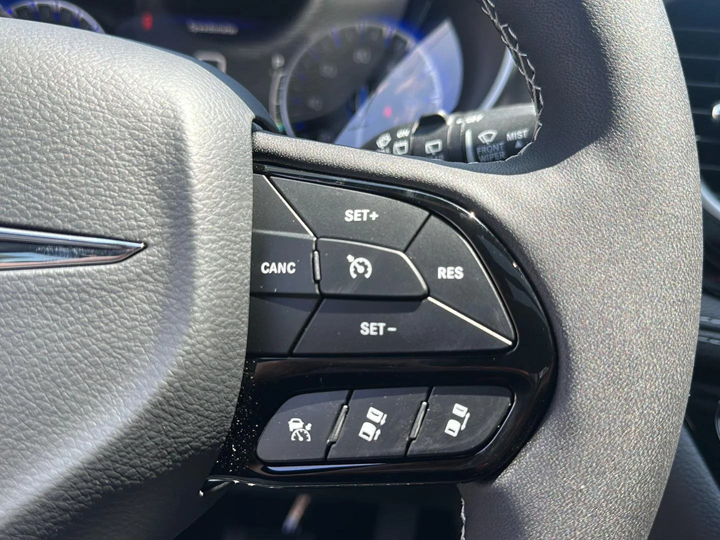 New 2026 Diamond Black Crystal Pearlcoat Chrysler Select image 16
