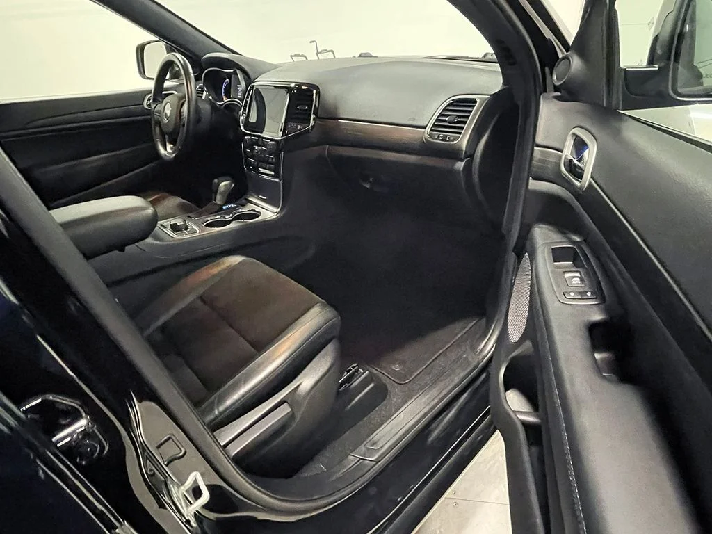 Used 2022 Black Jeep Laredo X image 24