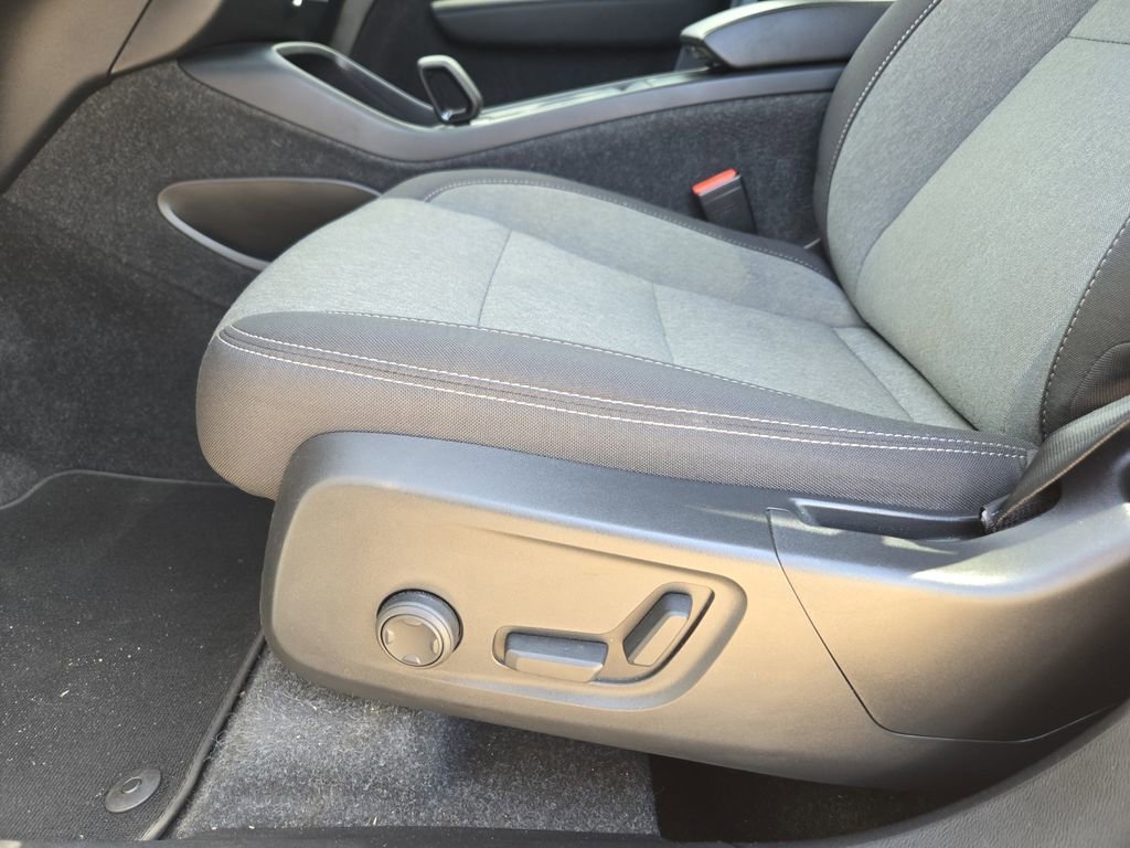 Used 2024  Volvo Core Bright Theme image 19