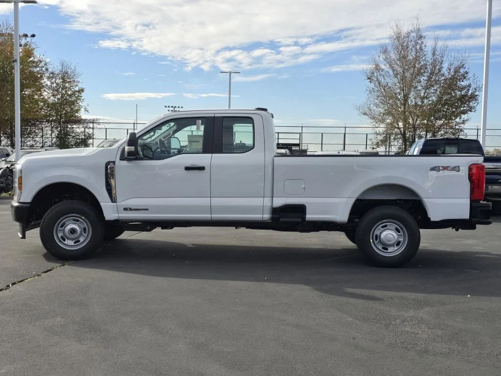 New 2026 Oxford White Ford XL image 21