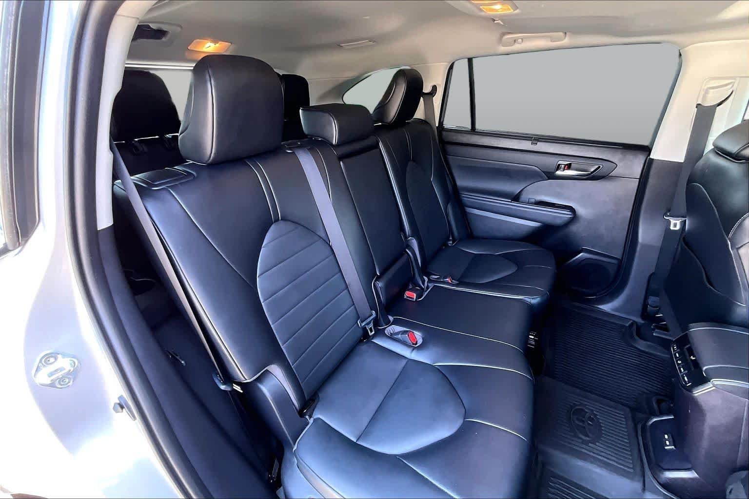 Used 2022 Celestial Silver Metallic Toyota Hybrid XLE image 20