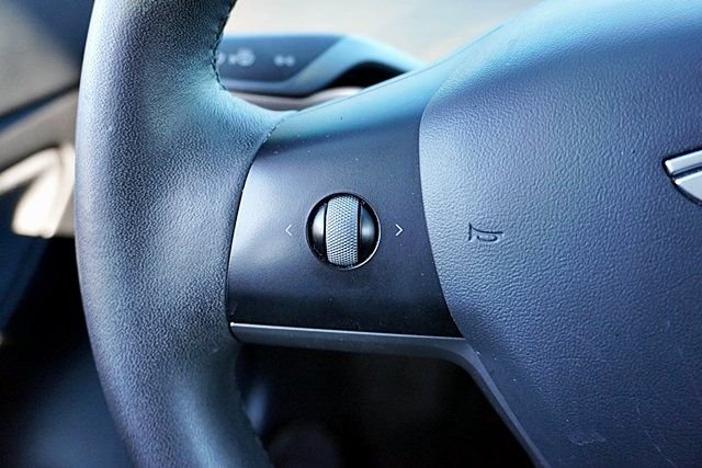 Used 2021  Tesla Standard Range Plus image 36