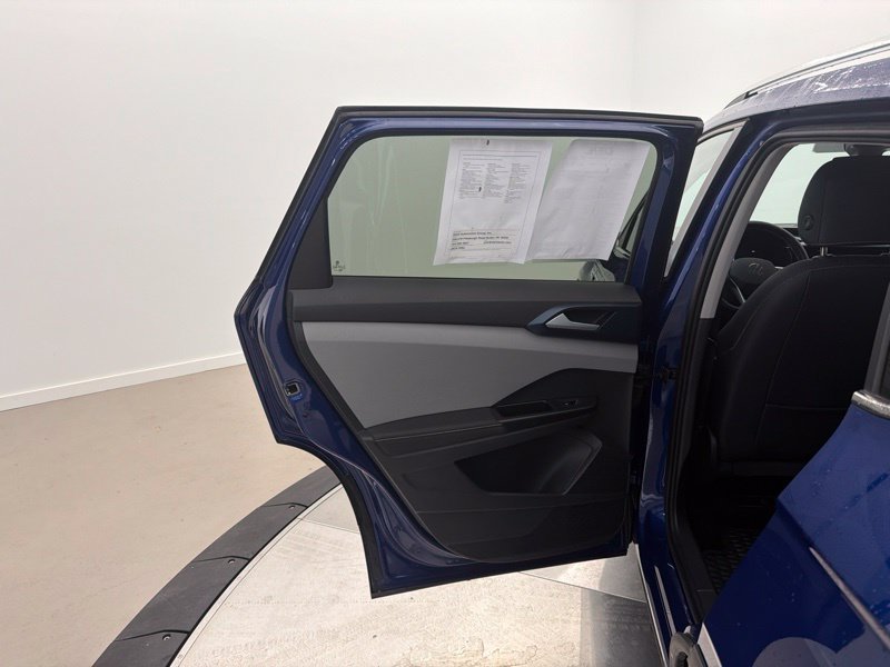 Used 2024 Blue Volkswagen 1.5T SE image 12