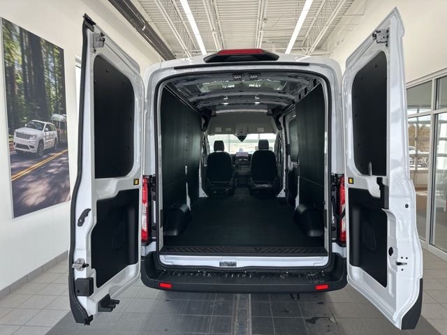 New 2026 Oxford White Ford Cargo Van image 39