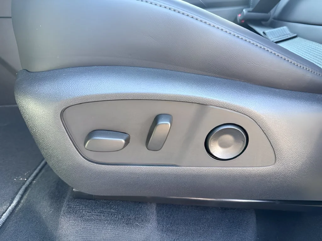New 2027 Summit White GMC Elevation image 11