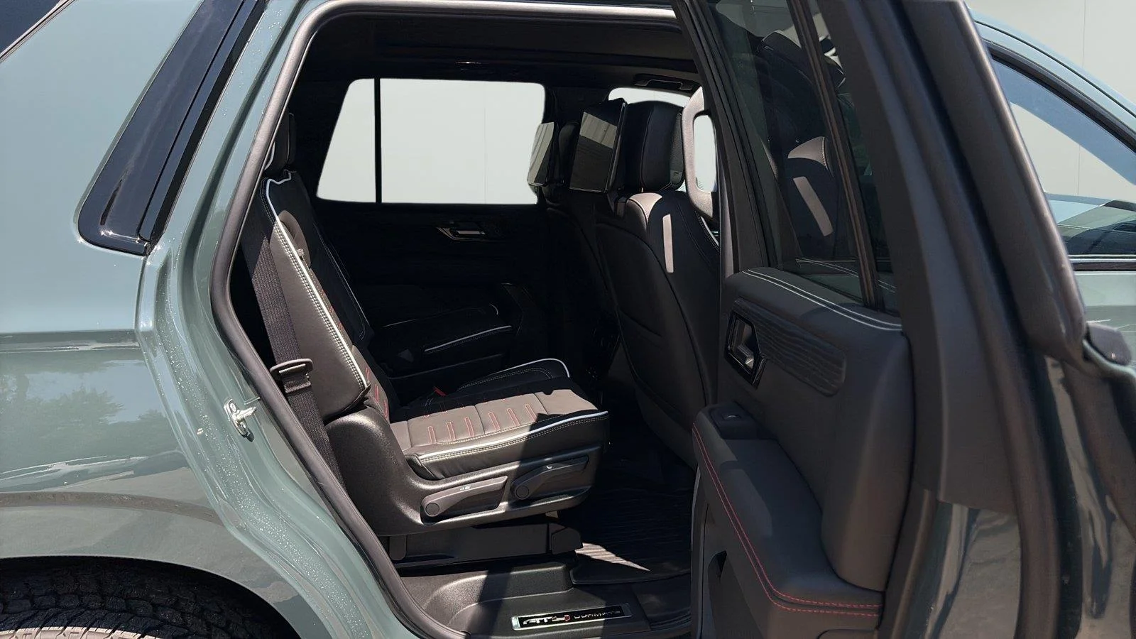 2026 GMC Yukon AT4 Ultimate - Photo 10