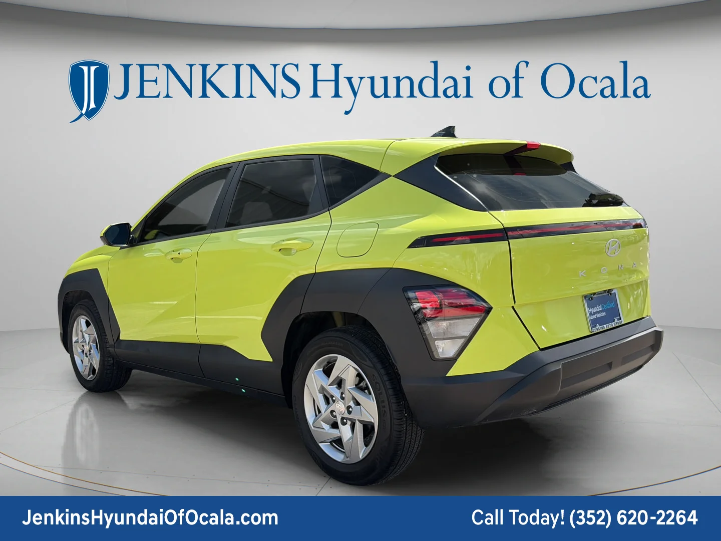 Used 2024 Neoteric Yellow Hyundai SE image 5