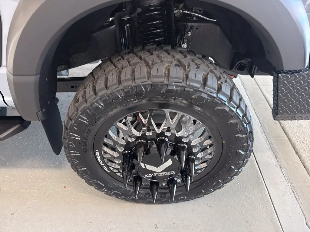 New 2026 Glacier Gray Metallic Tri-Coat Ford F-450® LARIAT® image 5