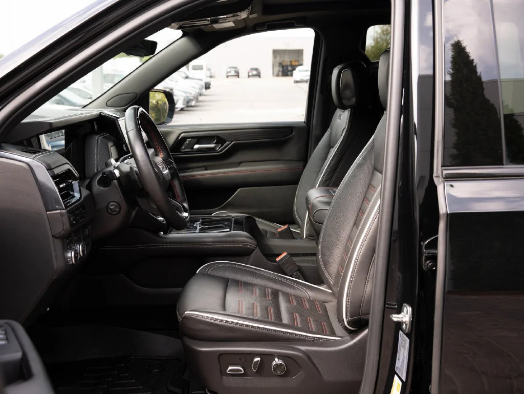 Used 2025 Onyx Black GMC AT4 Ultimate image 25