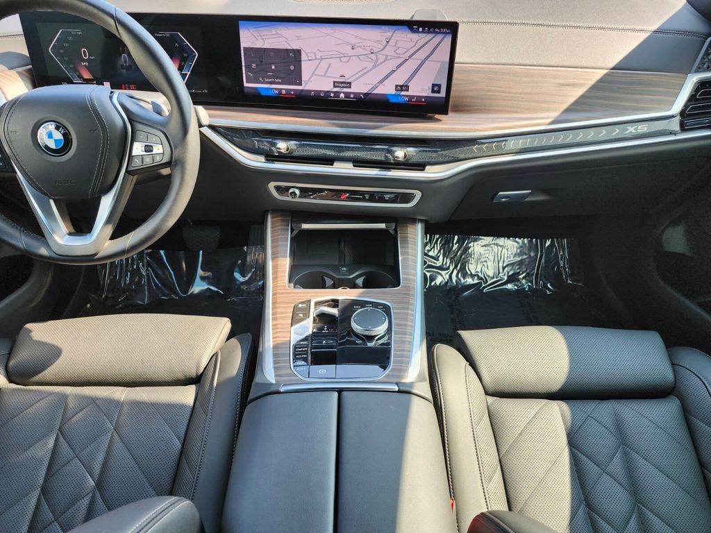 Used 2024 Gray BMW xDrive40i image 15