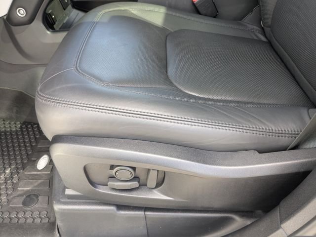 Used 2025  Land Rover X-Dynamic SE image 18