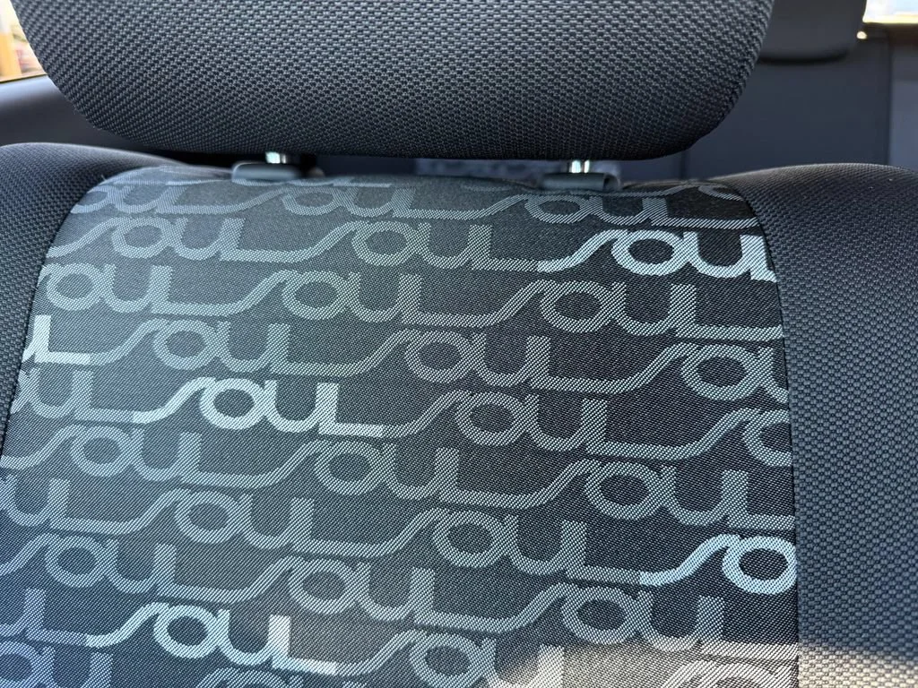 Used 2011 Titanium Kia + image 30