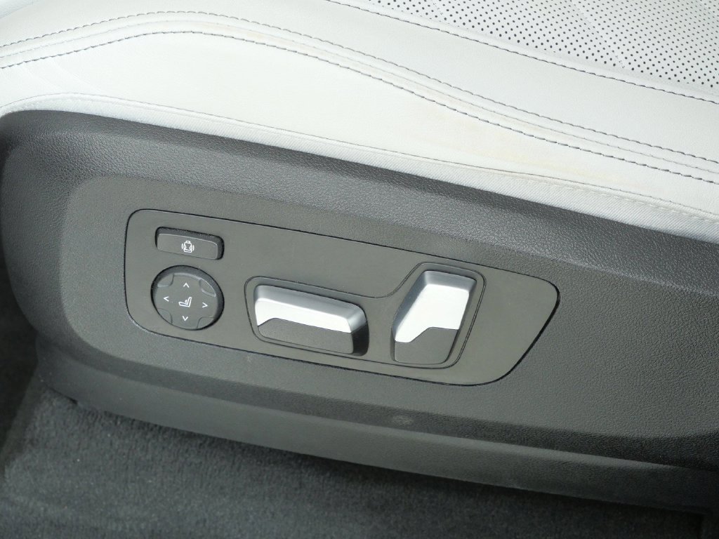 Certified Used 2024 Mineral White Metallic BMW xDrive40i image 43