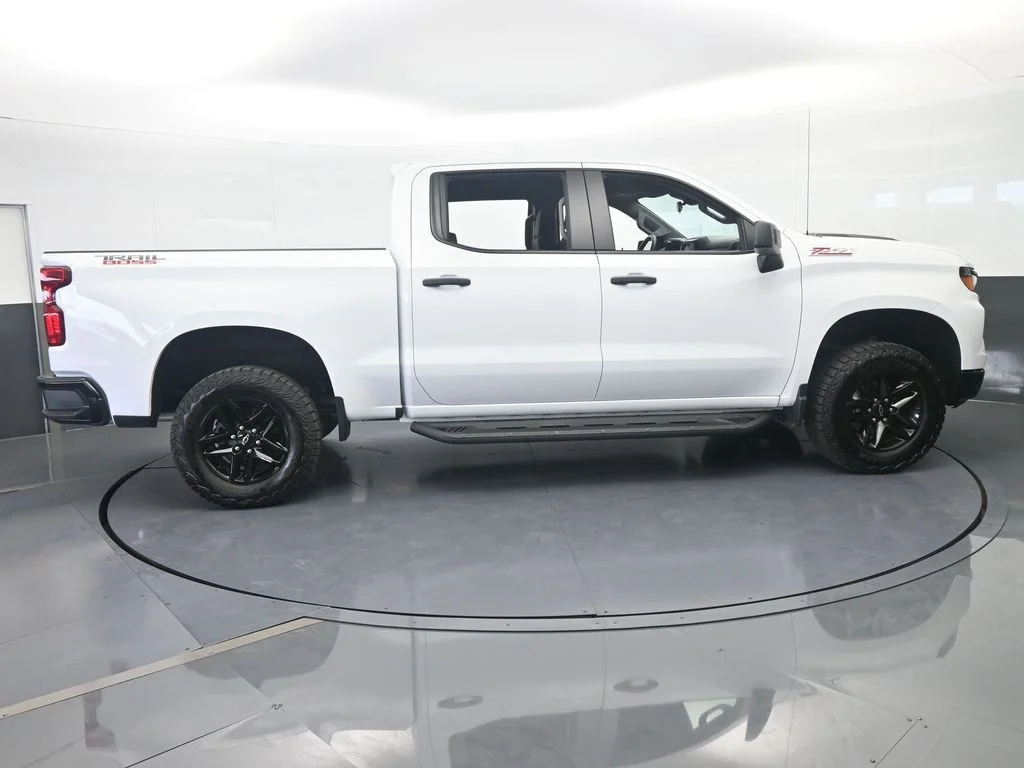 Used 2024 Summit White Chevrolet Custom Trail Boss image 6