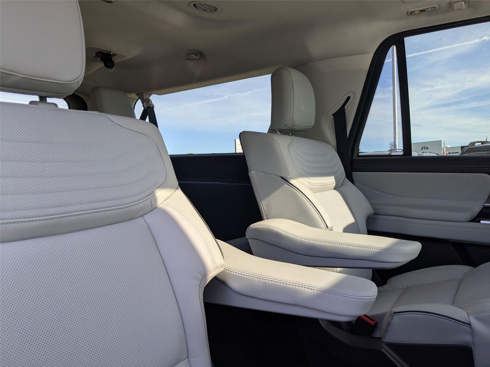 New 2025 Dark Matter Gray Metallic Ford Platinum® MAX image 32
