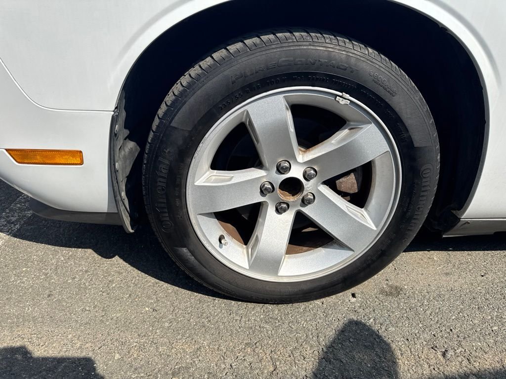 Used 2012 White Dodge SXT image 5