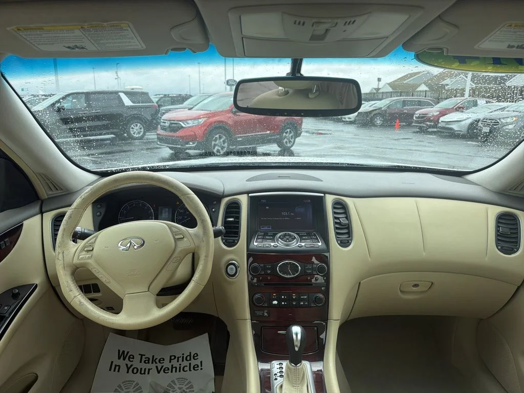 Used 2014 White INFINITI Journey image 16