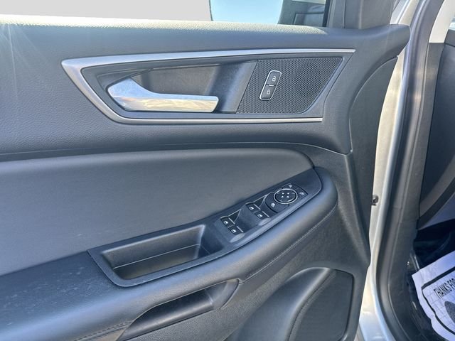 Used 2022 Silver Ford SEL image 6