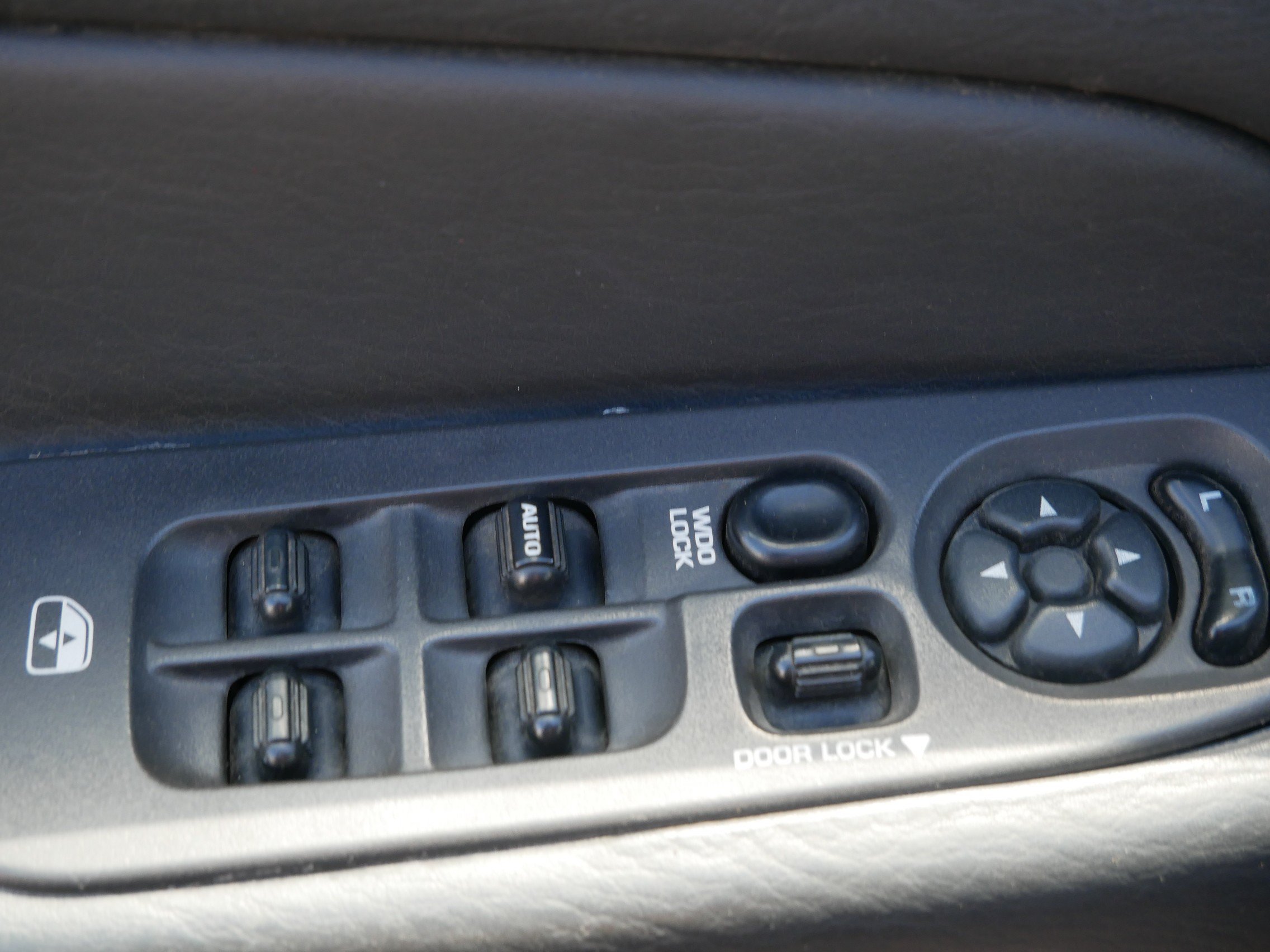 Used 2005 Red Dodge SLT image 20