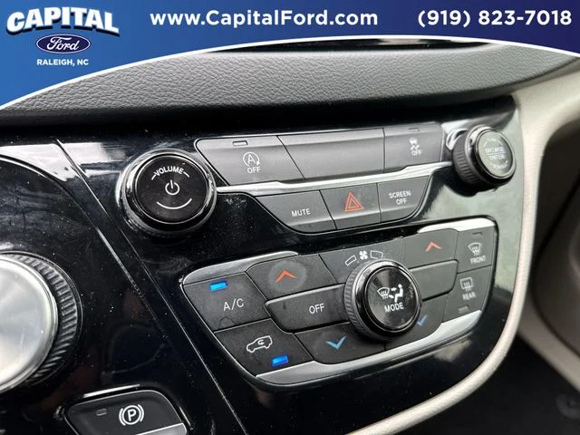 Used 2023 White Chrysler LX image 29