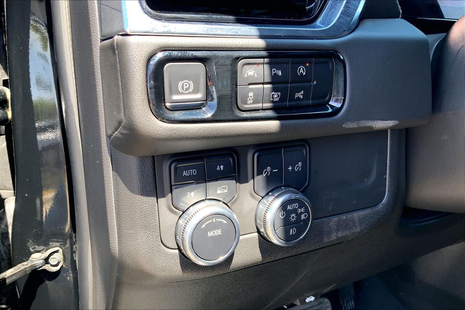 Used 2025 Onyx Black GMC Denali image 30