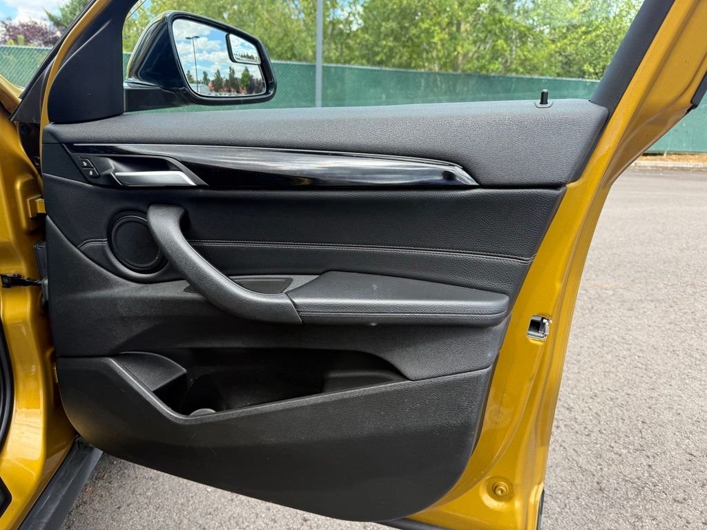 Used 2018 Galvanic Gold Metallic BMW xDrive28i image 24