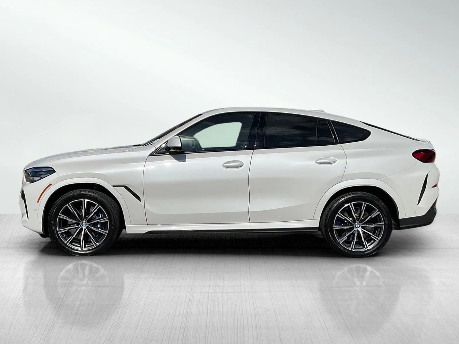 Used 2023 BMW X6 M50i with VIN 5UXCY8C06P9P75648 for sale in Brainerd, Minnesota