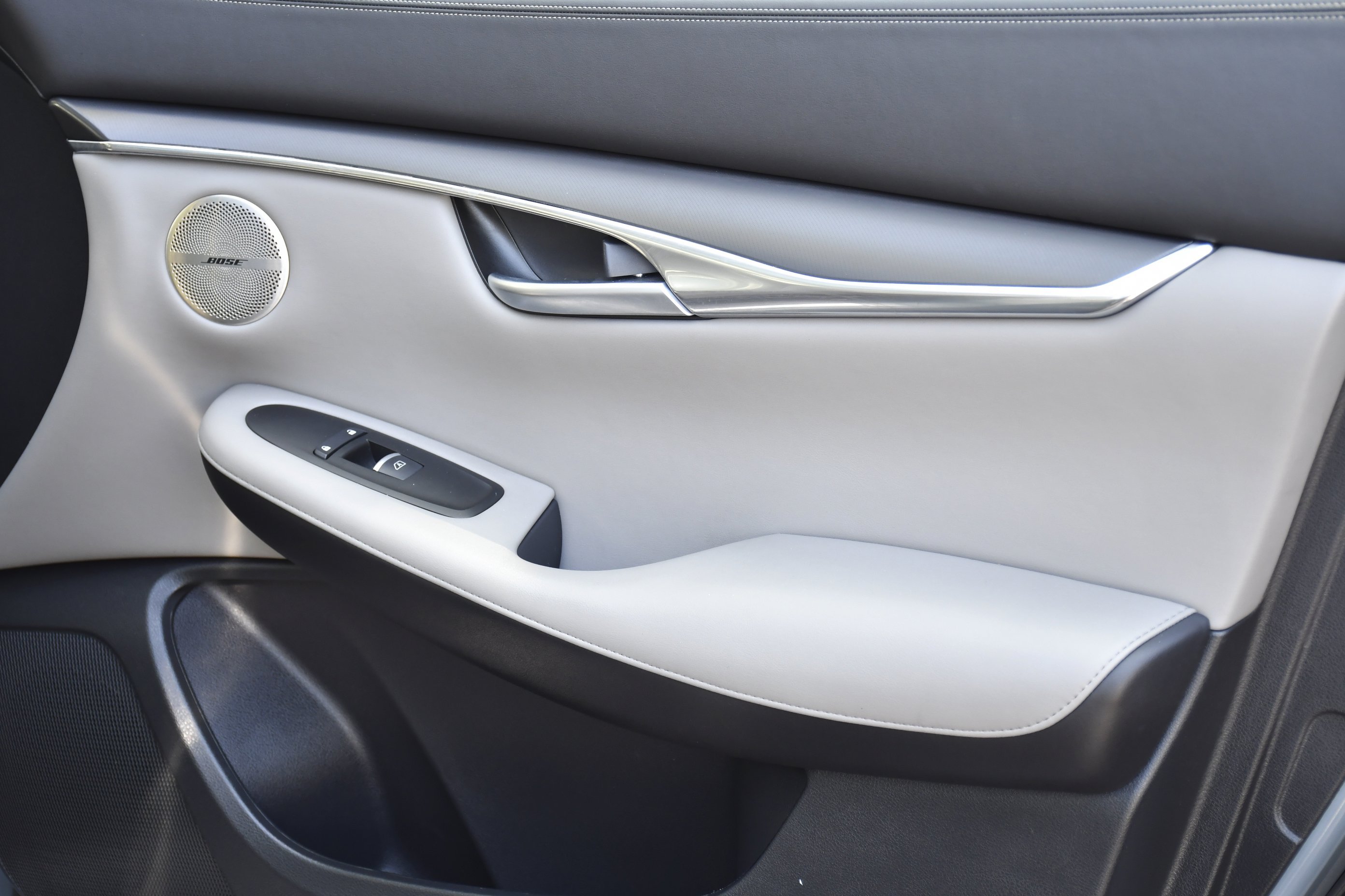 Used 2025 Slate Gray INFINITI LUXE image 28