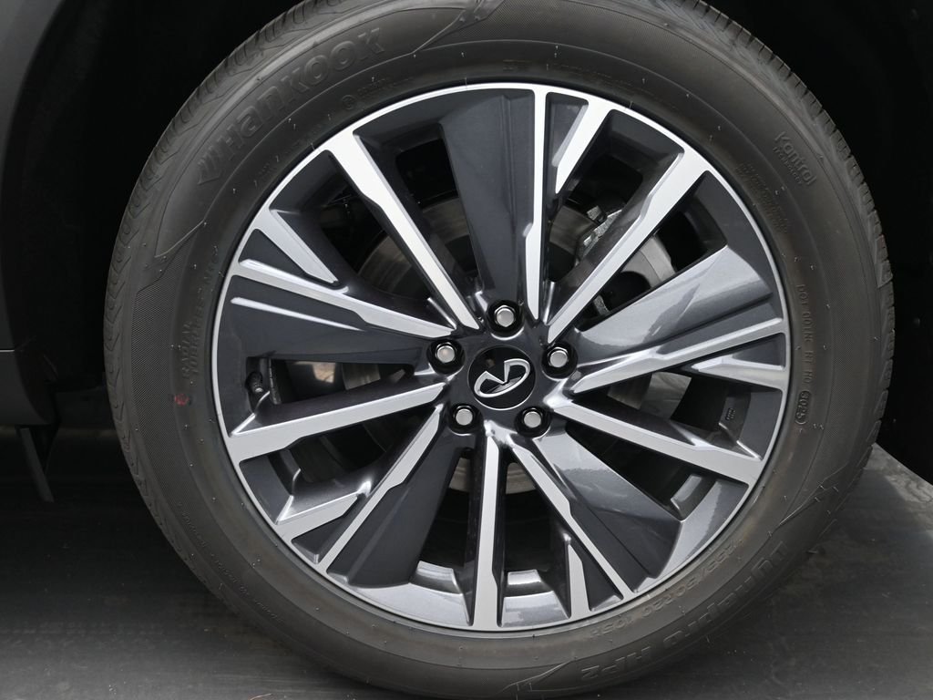 Used 2026 White INFINITI LUXE image 22