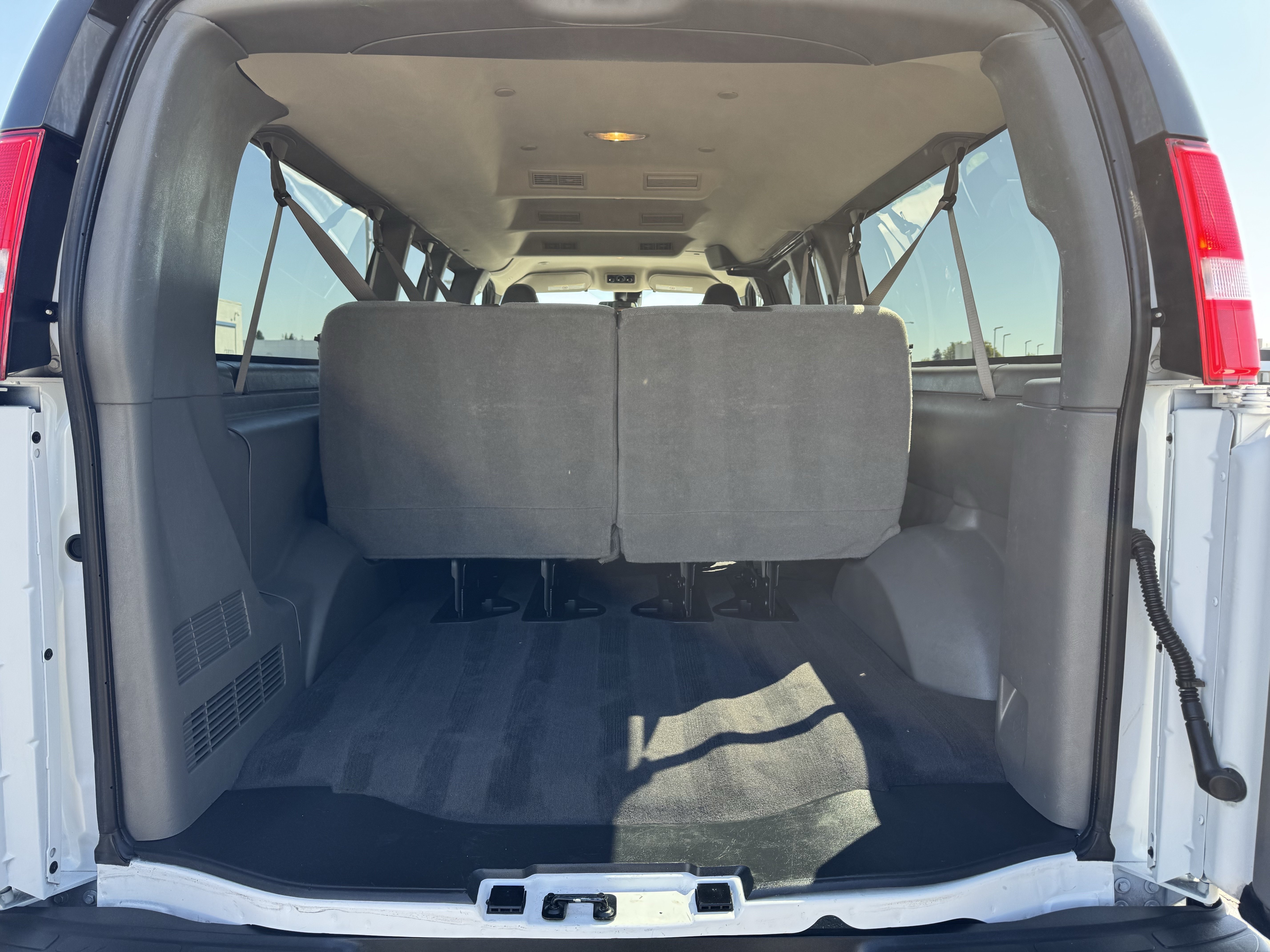 2025 Chevrolet Express Passenger LT - Photo 15