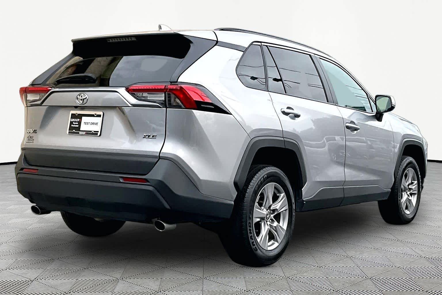 Used 2025 Silver Sky Metallic Toyota XLE image 13