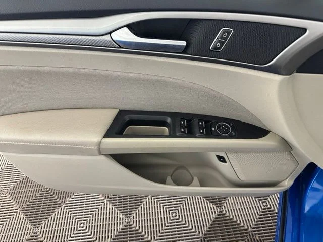 Used 2019 Blue Ford SE image 19