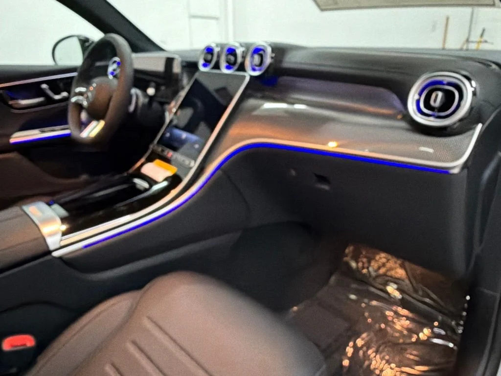 New 2027 White Mercedes-Benz GLC 300 image 26