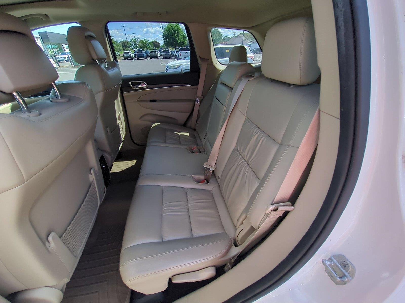 Used 2015 Bright White Clearcoat Jeep Limited image 32