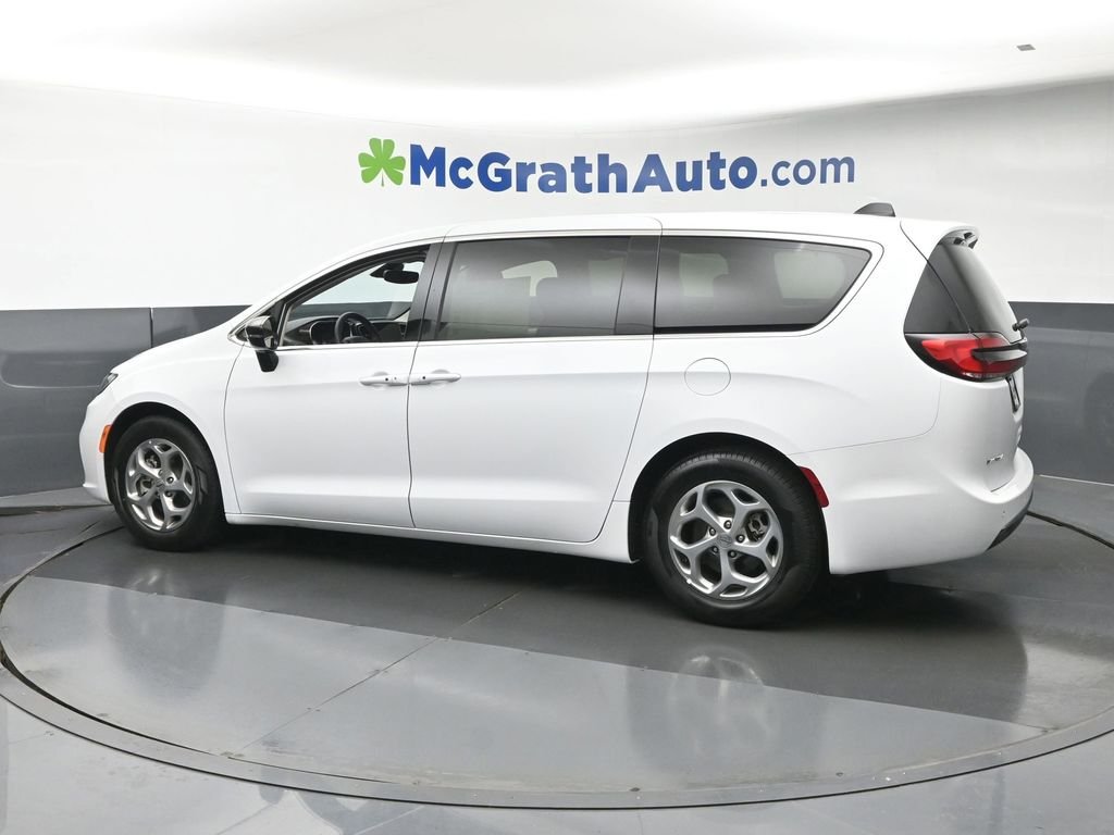 Used 2024 White Chrysler Limited image 23