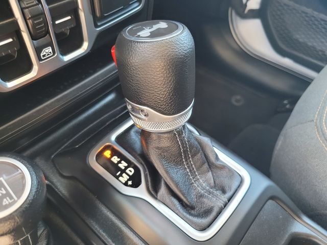 Used 2025 White Jeep Sahara image 20