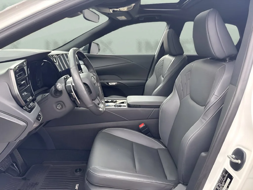 Used 2025 White Lexus RX 350h image 9