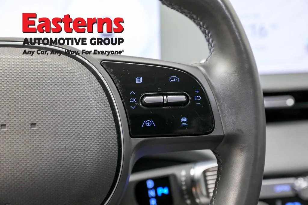 Used 2023 White Hyundai SEL image 16