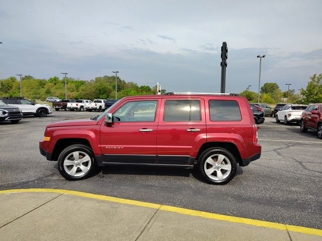 Used 2014 Red Jeep Latitude image 4
