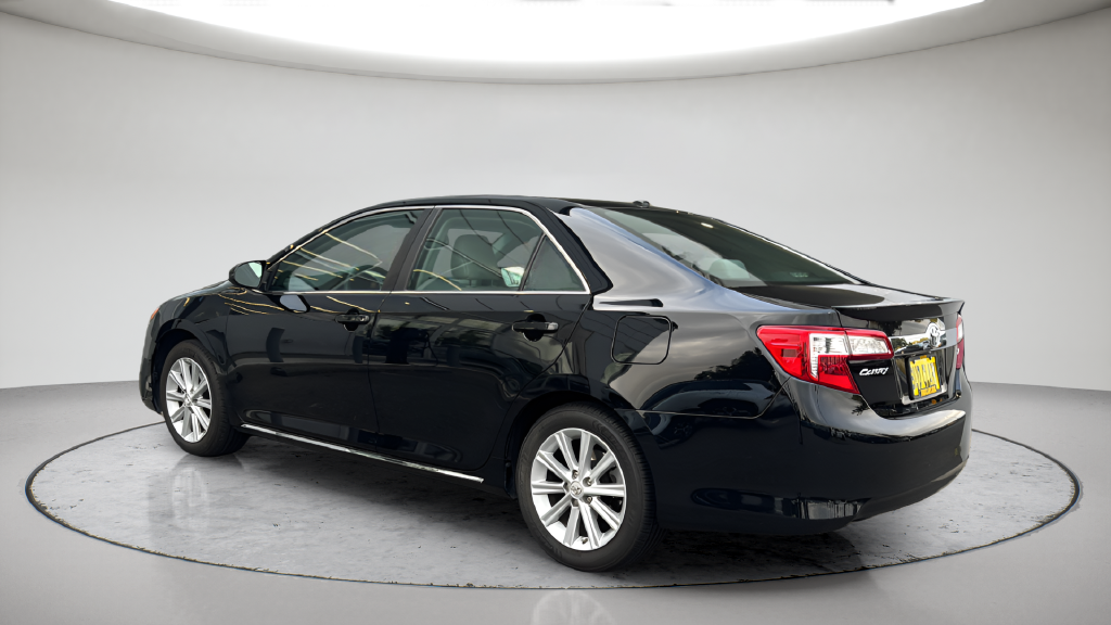 Used 2014 Black Toyota LE image 7