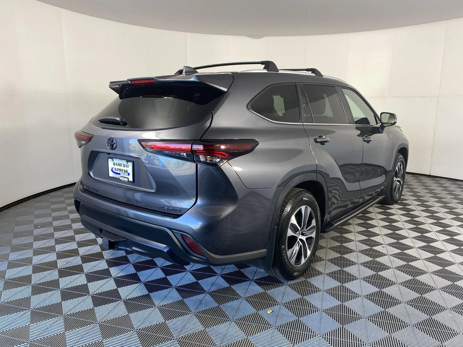 Used 2025 Magnetic Gray Metallic Toyota XLE image 9