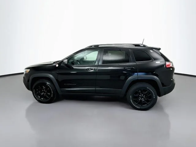 Certified Used 2021 Diamond Black Jeep Trailhawk image 4