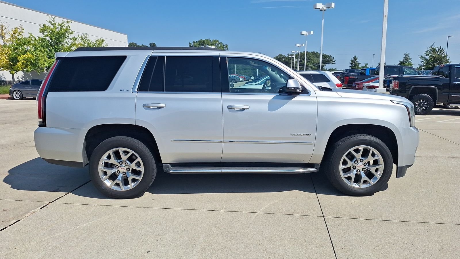 Used 2016 Silver GMC SLE image 3