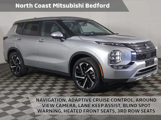 2024 Mitsubishi Outlander SE Black Edition w/Pano Roof